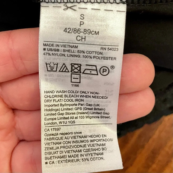 New Banana Republic Black Ruffle Off the Shoulder Shirt  Blouse Size Small - Picture 9 of 12